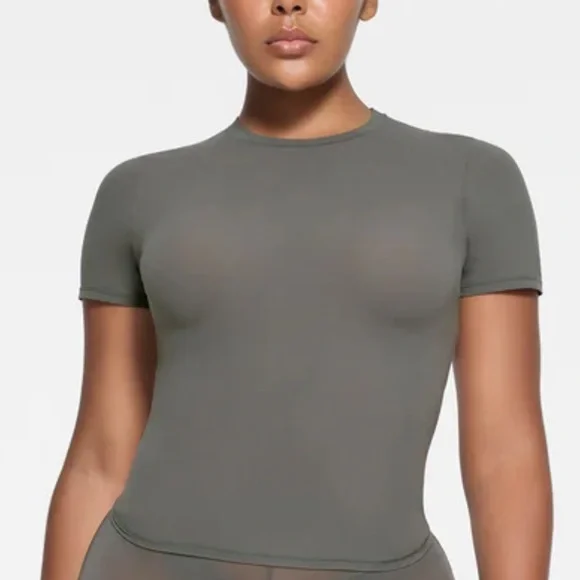 NEW Skims Gunmetal Fits Everybody T-shirt NWT - Picture 1 of 3